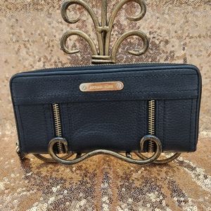 Michael Kors Black Leather Goldtone Hardware Long Zip Around Moxley Wall…
